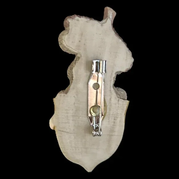 Charming Tails Leaf and Acorn Club Charter Membership Pin – Mackenzie in Acorn - Picture 4 of 6